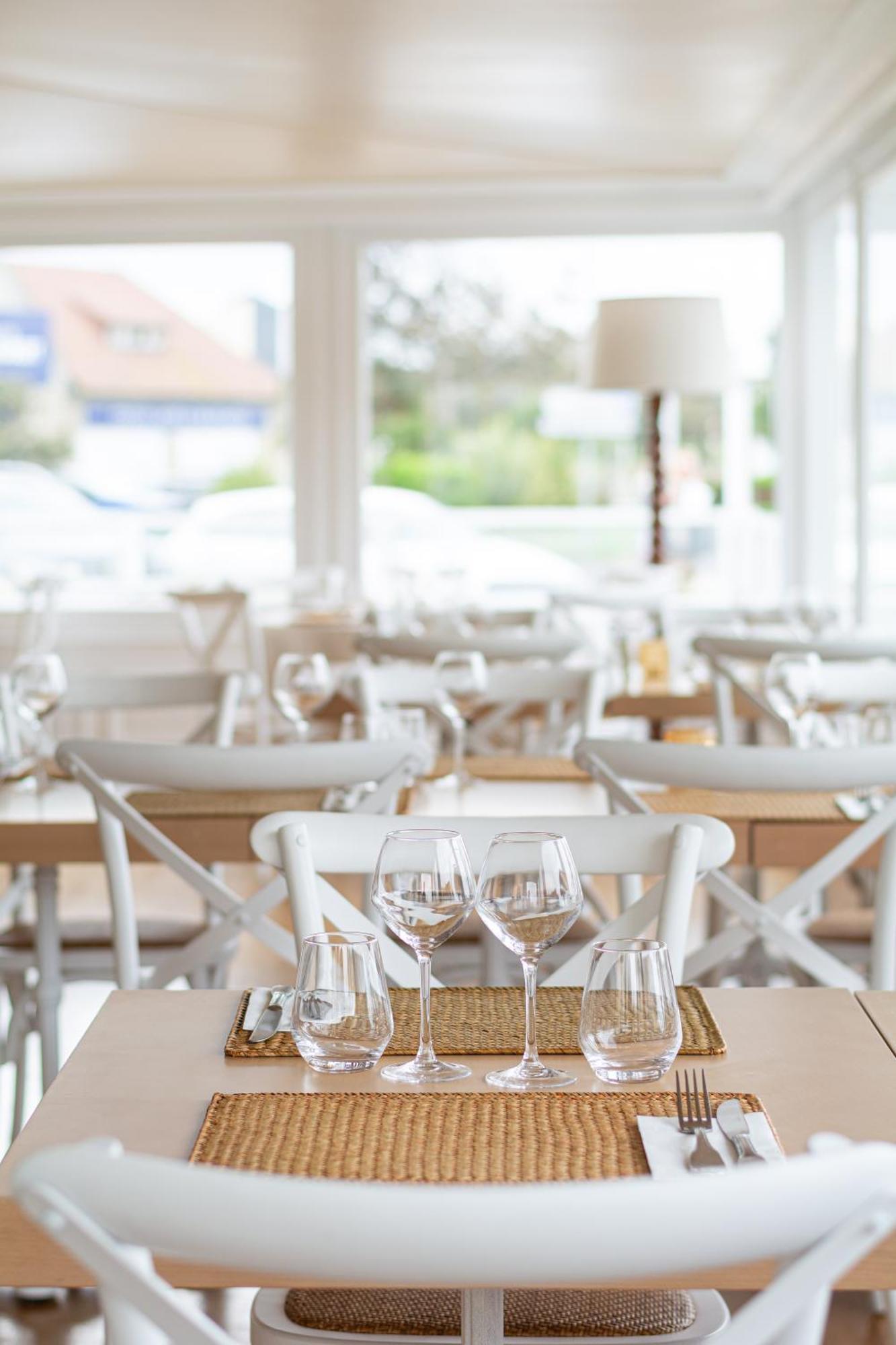 Hotel De La Plage Courseulles-sur-Mer Luaran gambar