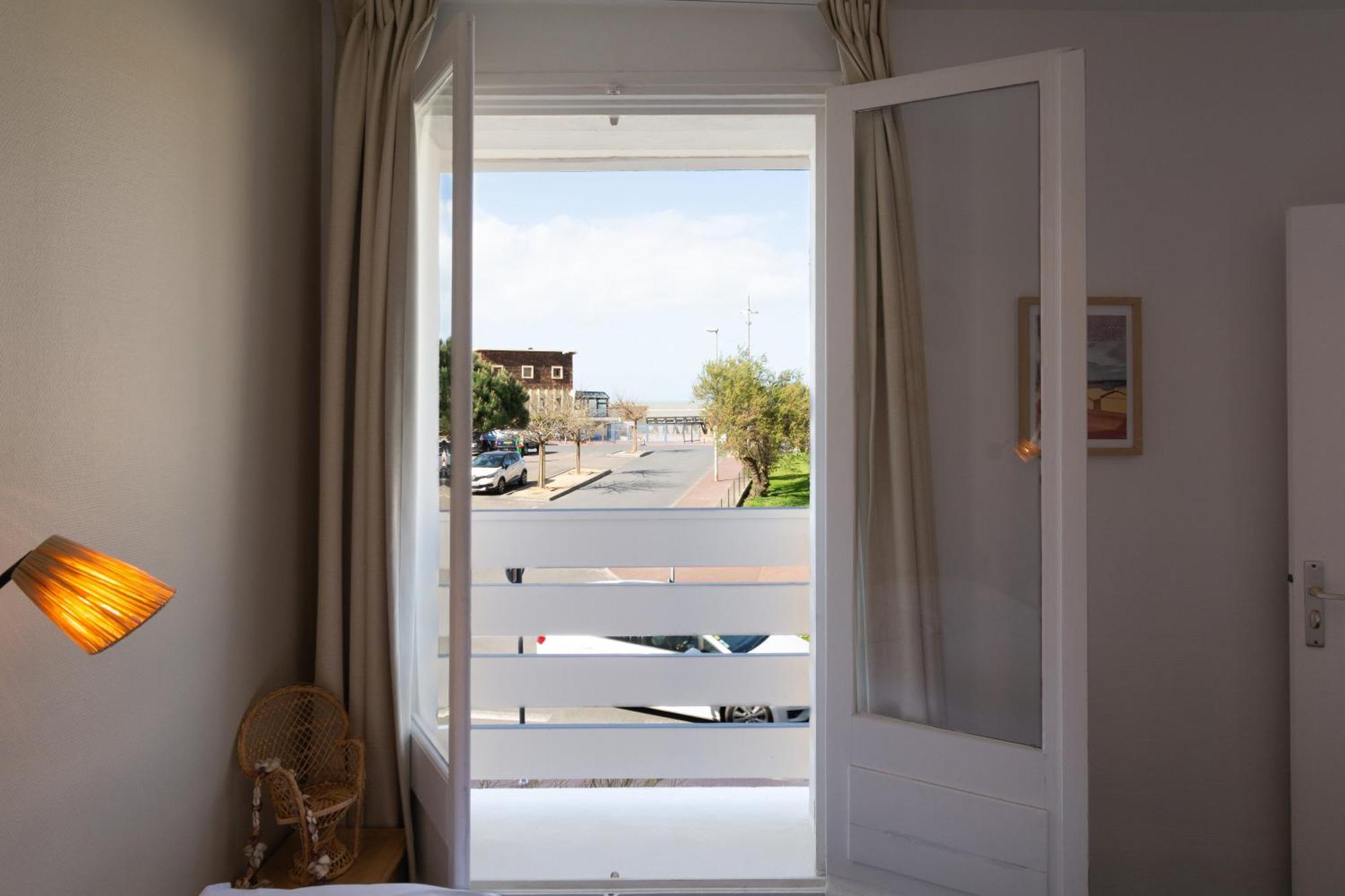 Hotel De La Plage Courseulles-sur-Mer Luaran gambar