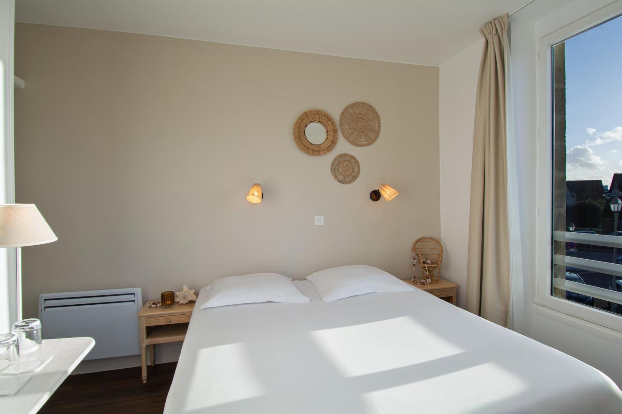 Hotel De La Plage Courseulles-sur-Mer Luaran gambar